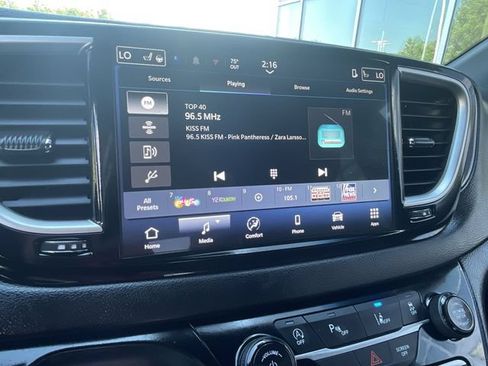 Used 2025 Chrysler Pacifica Select FWD image 13