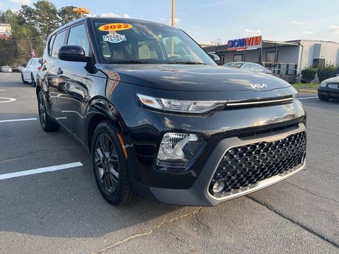 Used 2022 Kia Soul EX image 3