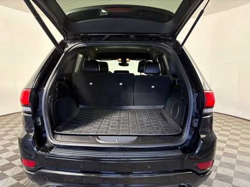 Certified 2018 Jeep Grand Cherokee Altitude AWD/4WD image 9
