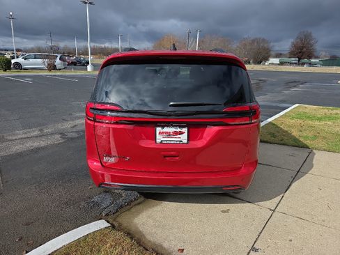 New 2026 Chrysler Pacifica Select w/ S Appearance Package image 6