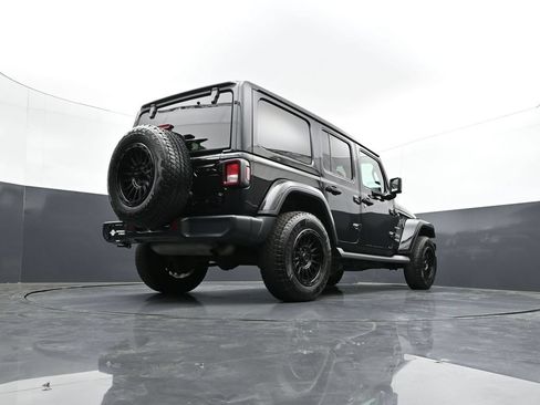 Used 2020 Jeep Wrangler Unlimited Sahara AWD/4WD image 30