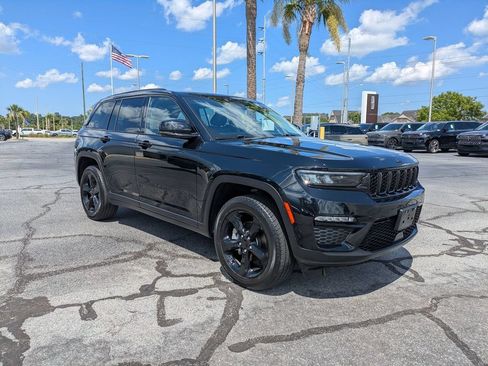 Used 2023 Jeep Grand Cherokee Limited w/ Black Appearance Package AWD/4WD image 2