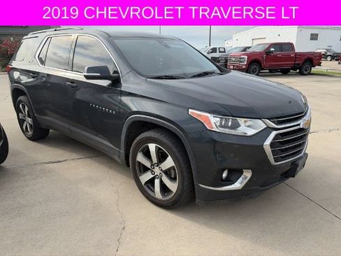 Used 2019 Chevrolet Traverse LT w/ LT Premium Package AWD/4WD image 2