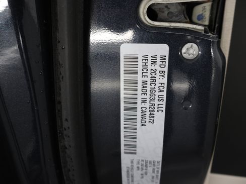 Used 2020 Chrysler Pacifica Limited FWD image 64