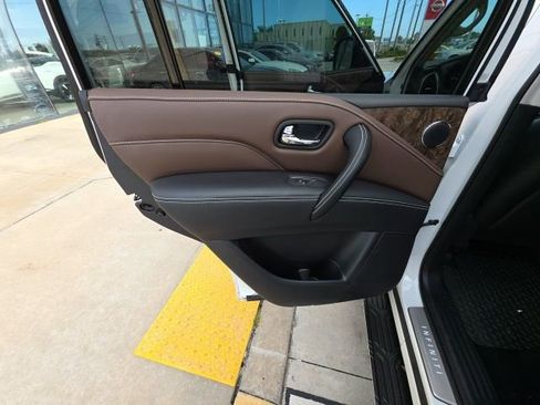 Used 2024 INFINITI QX80 Premium Select w/ Cargo Package image 24