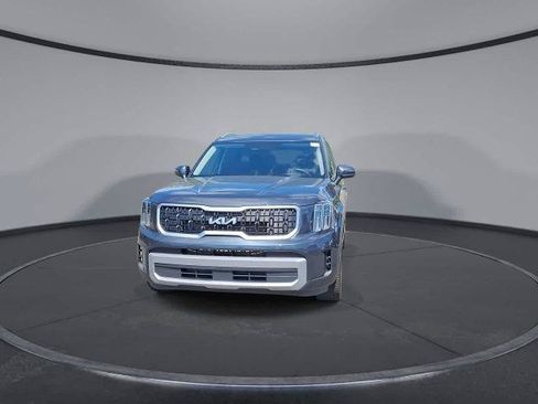 Used 2023 Kia Telluride EX w/ EX Captain's Chair Package AWD/4WD image 3
