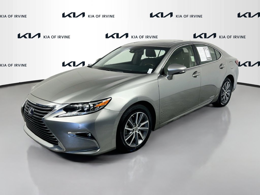 Used 2016 Lexus ES 300h w/ Luxury Package w/Wood Trim FWD image 3