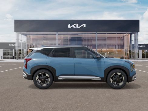 New 2027 Kia Seltos S FWD image 3
