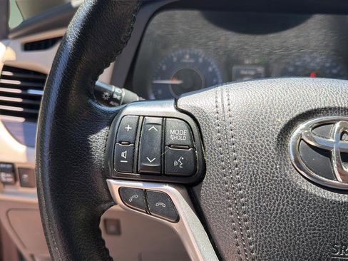 Used 2020 Toyota Sienna XLE Premium AWD/4WD image 27