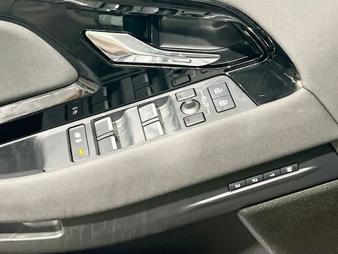 Used 2024 Land Rover Range Rover Evoque Dynamic SE image 14