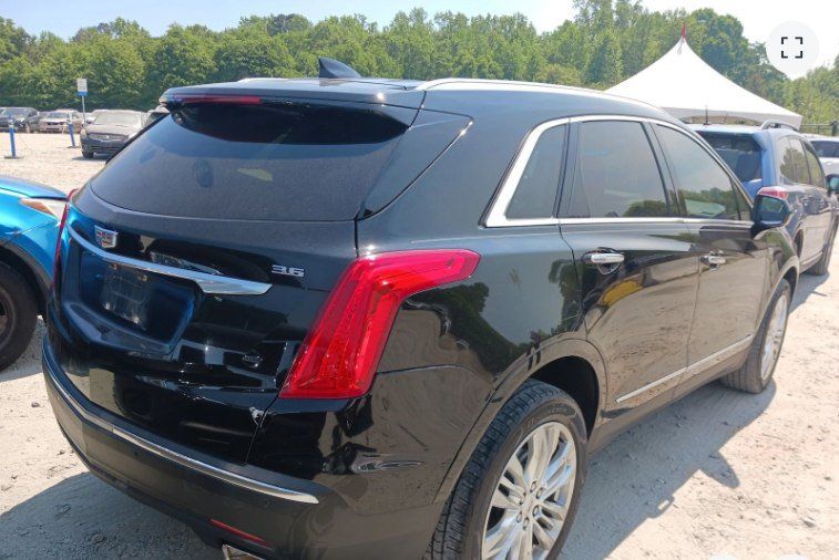 Used 2017 Cadillac XT5 Premium Luxury FWD image 3