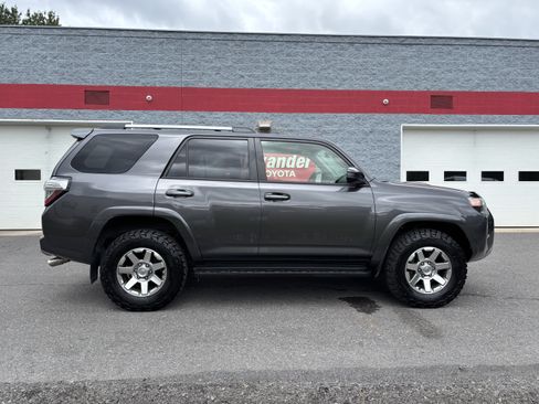 Used 2016 Toyota 4Runner Trail AWD/4WD image 2