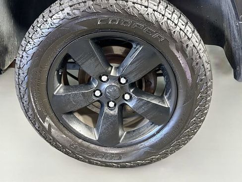 Used 2018 RAM 1500 Express w/ Black Ram 1500 Express Group AWD/4WD image 30