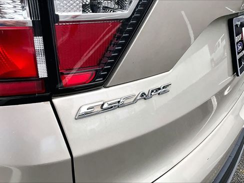 Used 2018 Ford Escape SE w/ SE Sync 3 Package FWD image 30