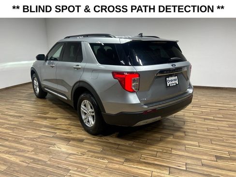 Used 2022 Ford Explorer XLT w/ Equipment Group 202A AWD/4WD image 13