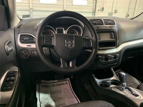 Used 2017 Dodge Journey SE w/ Blacktop Package image 4