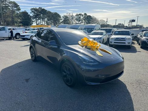 Used 2024 Tesla Model Y Long Range image 11