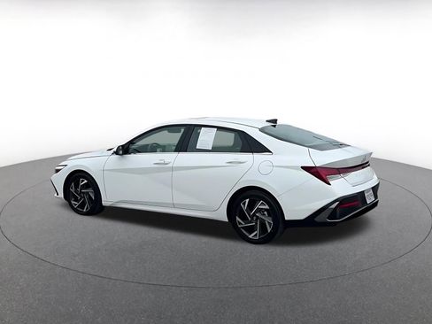Used 2025 Hyundai Elantra SEL image 10