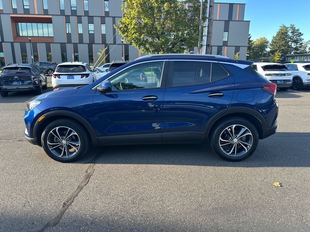 Used 2023 Buick Encore GX Select w/ Safety Package II FWD image 3