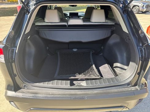 Certified 2025 Toyota Corolla Cross LE image 30