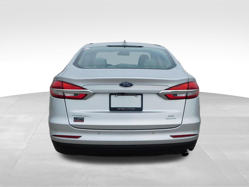 Used 2019 Ford Fusion SE FWD image 4