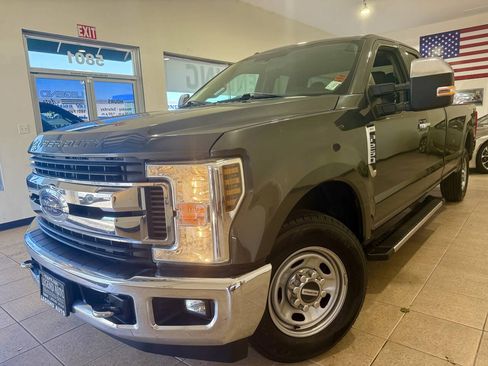 Used 2019 Ford F250 XLT w/ XLT Premium Package RWD image 1