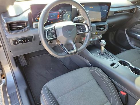 Used 2025 Ford Mustang Coupe RWD image 9