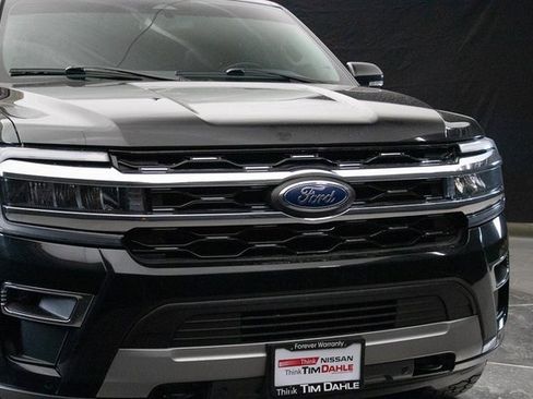 Used 2022 Ford Expedition Limited image 3