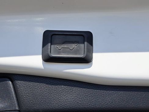 Used 2021 Toyota RAV4 SE w/ Weather & Moonroof Package AWD/4WD image 14