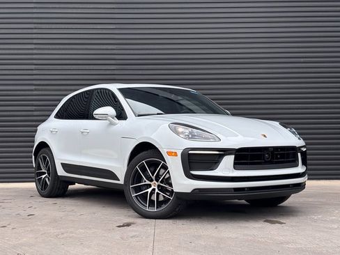 Certified 2026 Porsche Macan image 9