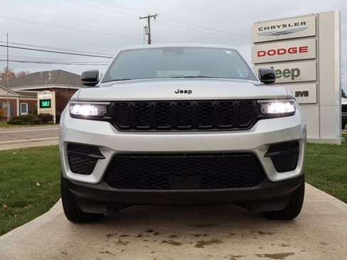 New 2025 Jeep Grand Cherokee Altitude image 5