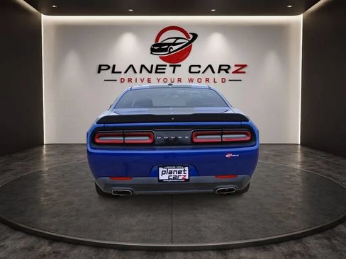 Used 2019 Dodge Challenger SXT w/ Blacktop Package RWD image 4