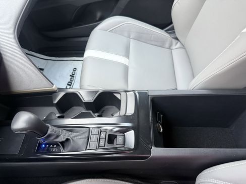 Used 2025 Toyota Camry SE image 23