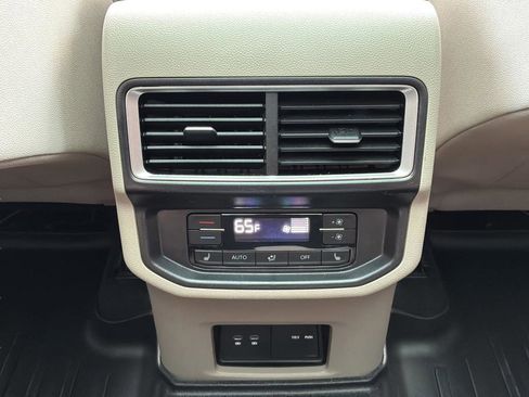 Used 2025 Volkswagen Atlas SEL Premium R-Line image 17