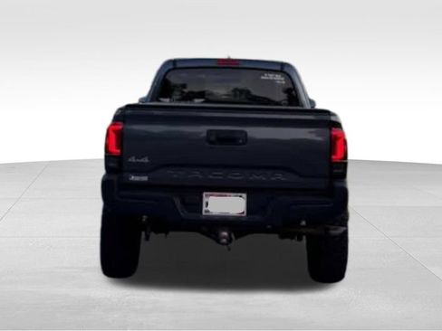 Used 2020 Toyota Tacoma SR AWD/4WD image 7