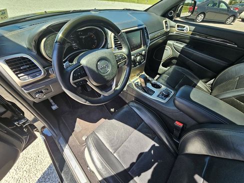 Used 2017 Jeep Grand Cherokee Overland AWD/4WD image 16