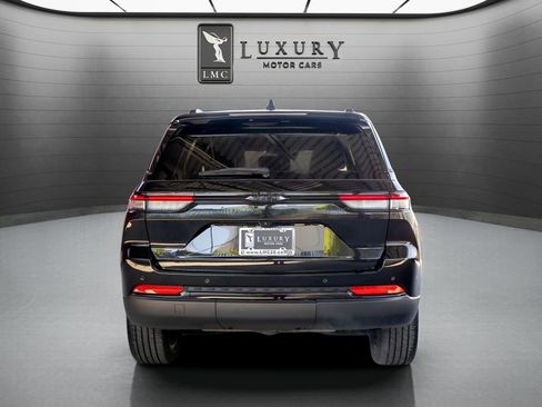 Used 2023 Jeep Grand Cherokee Altitude AWD/4WD image 7