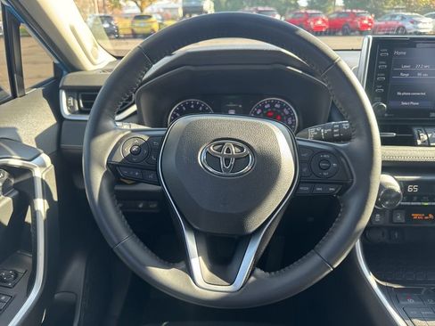 Used 2021 Toyota RAV4 XLE Premium image 22