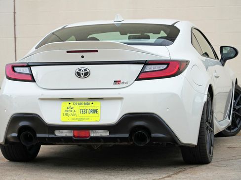 Used 2023 Toyota GR86 Premium w/ ALL Weather Mat Package (TMS) RWD image 4