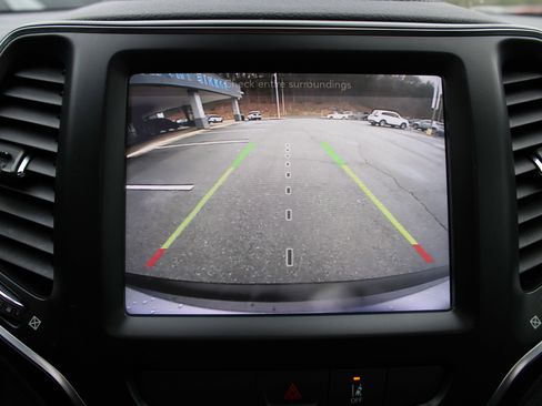 Used 2022 Jeep Cherokee Latitude Lux w/ Sun & Sound Group image 28