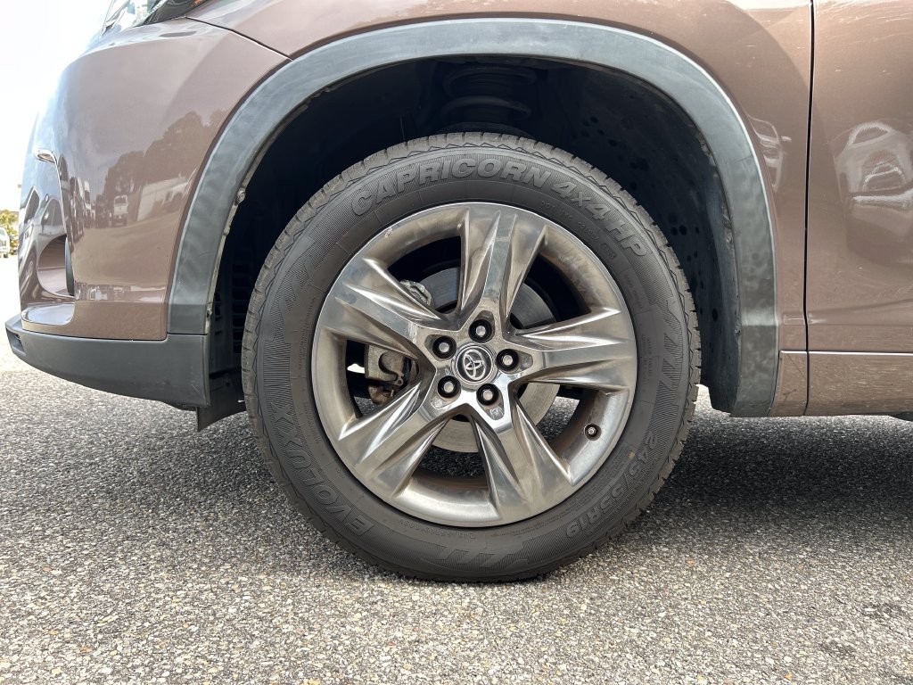 Used 2019 Toyota Highlander Limited Platinum FWD image 7