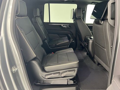 New 2026 Chevrolet Suburban Premier image 26