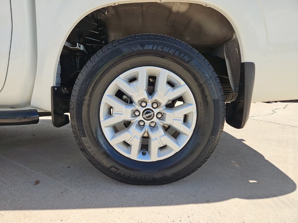 Used 2024 Nissan Frontier SV w/ SV Convenience Package RWD image 8