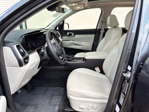 Used 2022 Kia Sorento S w/ Panoramic Sunroof Package FWD image 16