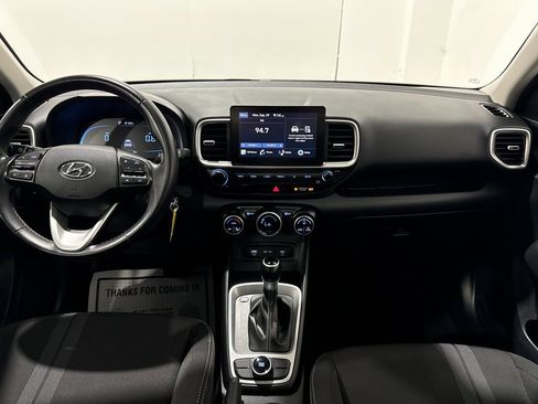 Used 2023 Hyundai Venue SEL image 2