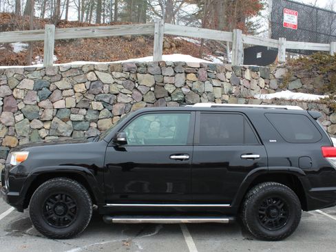 Used 2011 Toyota 4Runner SR5 image 6