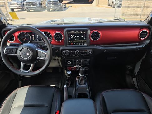 Used 2023 Jeep Gladiator Rubicon w/ LED Lighting Group AWD/4WD image 18