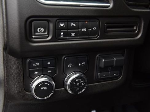 Used 2022 GMC Yukon XL SLT w/ SLT Premium Package AWD/4WD image 11