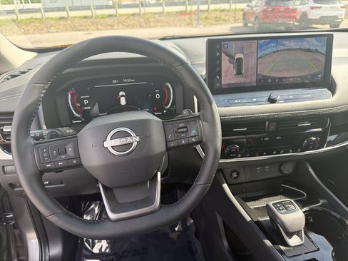 Certified 2025 Nissan Rogue SL w/ Tech Package AWD/4WD image 17