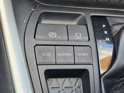 Used 2020 Toyota RAV4 XLE w/ Convenience Package FWD image 20